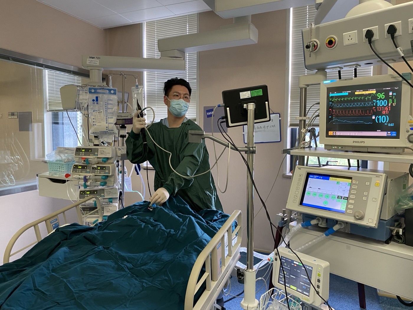 Dawei Sun during an intensive care unit rotation as part of anesthesiology residency.
